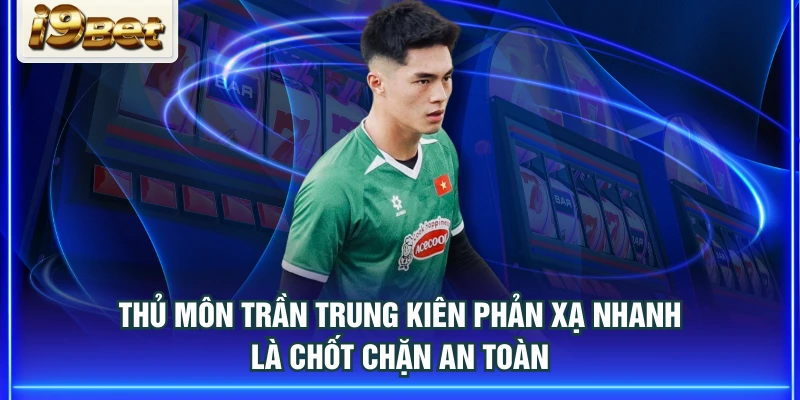 Thủ môn Trần Trung Kiên phản xạ nhanh là chốt chặn an toàn